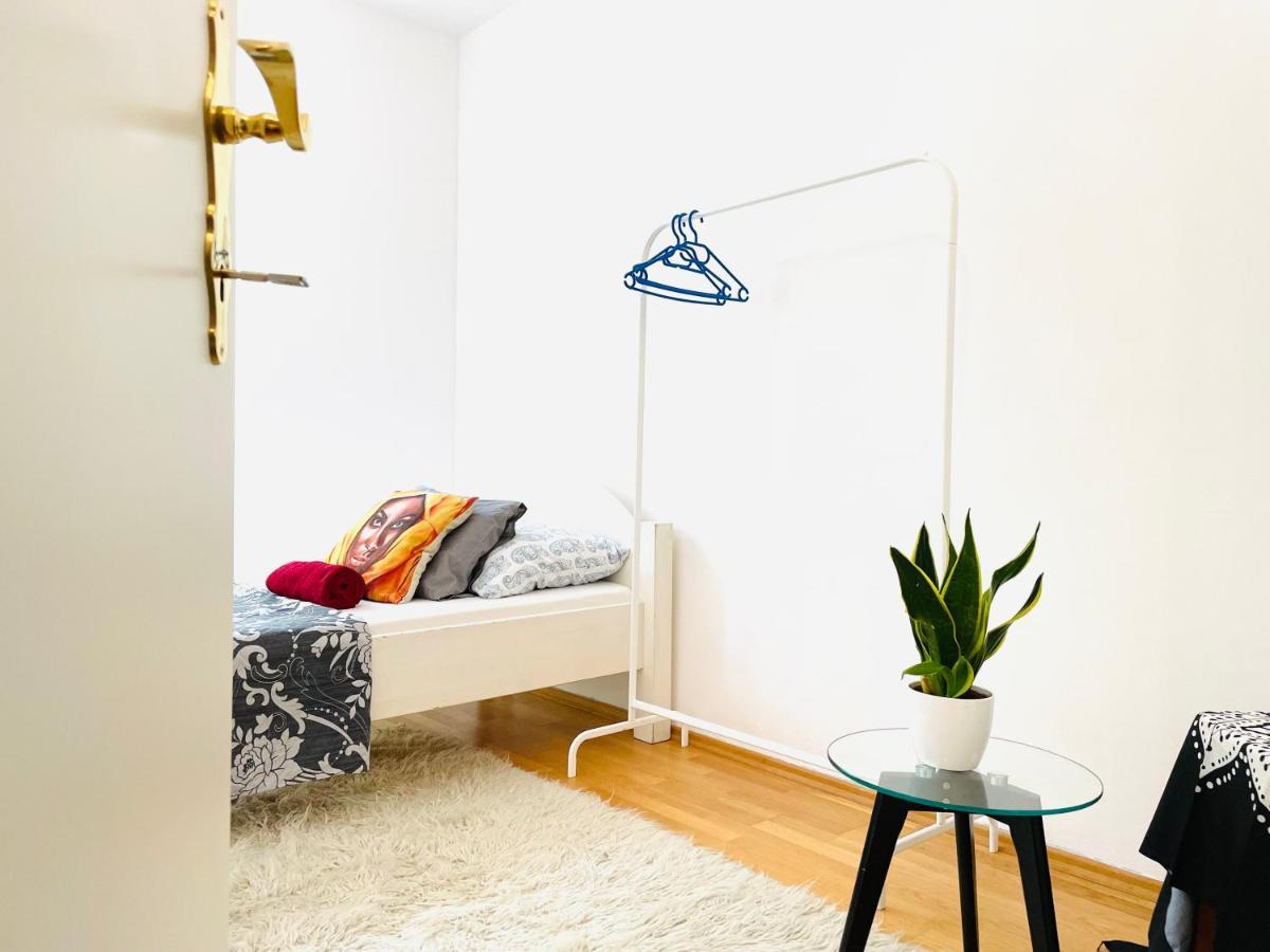 Das Zimmer Im Wiener Haus Luaran gambar